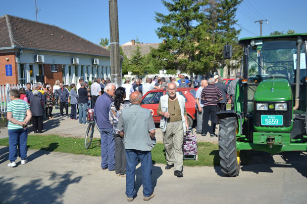 Змајево: Протест враћа докторку на посао